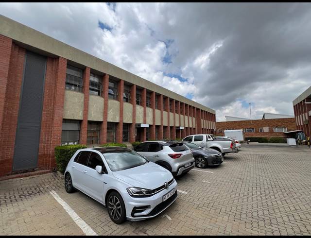 320M² WAREHOUSE TO LET IN STRIJDOMPARK